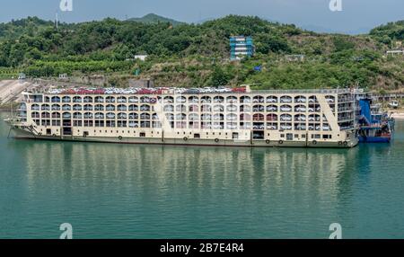 Lokale Flussschifffahrt, Xiling Gorge, 3 Schluchten, Jangtse Stockfoto