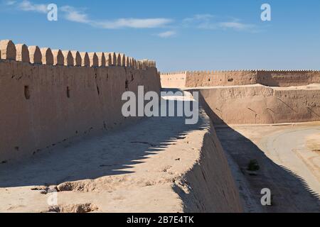 Stadtmauern der antiken Stadt Khiva, Usbekistan Stockfoto