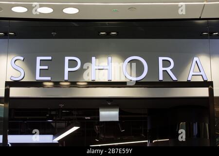 Warschau, Polen. Februar 2020. Sephora-Logo in einem ihrer Geschäfte zu sehen. Kredit: Karol Serewis/SOPA Images/ZUMA Wire/Alamy Live News Stockfoto