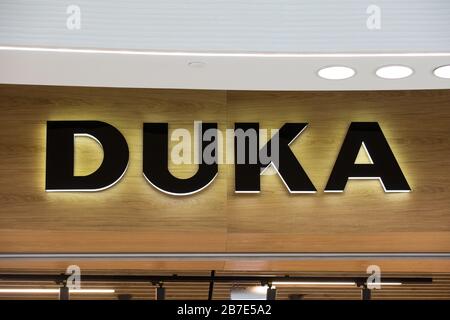 Warschau, Polen. Februar 2020. Duka Logo in einem ihrer Geschäfte zu sehen. Kredit: Karol Serewis/SOPA Images/ZUMA Wire/Alamy Live News Stockfoto