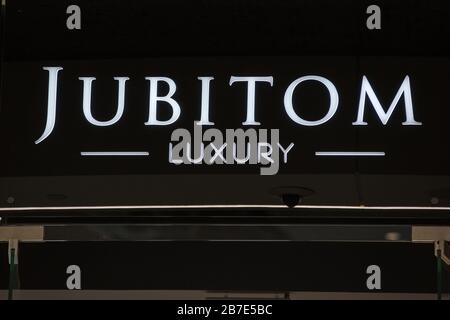 Warschau, Polen. Februar 2020. Jubitom-Logo in einem ihrer Geschäfte zu sehen. Kredit: Karol Serewis/SOPA Images/ZUMA Wire/Alamy Live News Stockfoto