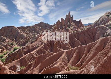 Felsformationen bekannt als Märchenschloss, in der Nähe der Stadt Kaji Say, Issyk Kul See, Kirgisistan Stockfoto