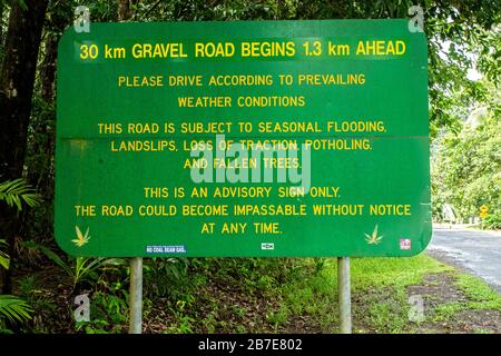 Warnung vor Straßengefahren, in der Nähe von Cape York, Queensland, Australien Stockfoto