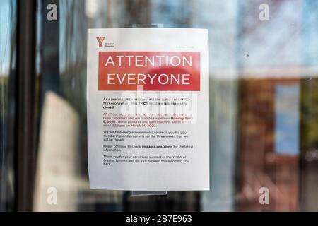 Toronto, Kanada. März 2020. In der YMCA in Toronto veröffentlichte Mitteilung informiert die Mitglieder über die Schließung als Reaktion auf die vorbeugenden Maßnahmen zur Bekämpfung der Verbreitung von COVID-19. Alle YMCA-Programme und -Einrichtungen werden für 3 Wochen im Großraum Toronto ausgesetzt. Credit: EXImages/Alamy Live News Stockfoto