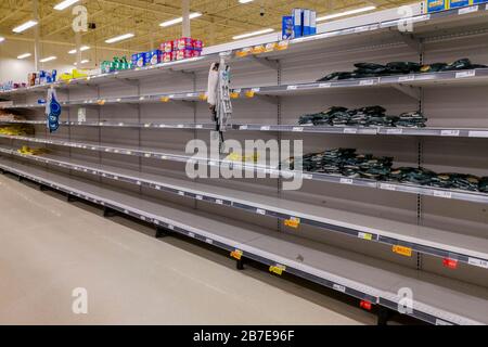 Toronto, Kanada. März 2020. In der Nähe geleerter Regale in einem Lebensmittelgeschäft in Loblaws im Vorort von Toronto in North York. Dominic Chan/EXImages Credit: EXImages/Alamy Live News Stockfoto