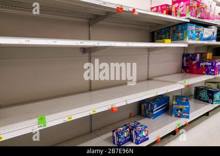 Toronto, Kanada. März 2020. In der Nähe geleerter Regale in einem Lebensmittelgeschäft in Loblaws im Vorort von Toronto in North York. Dominic Chan/EXImages Credit: EXImages/Alamy Live News Stockfoto