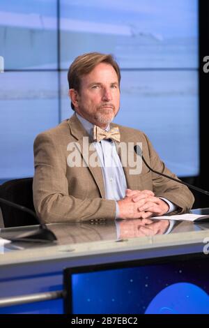 Space Florida Strategic Alliances Chief Dale Ketcham spricht während einer Pressekonferenz zu den bevorstehenden Sonic Booms in Atmospheric Turbulence (SonicBAT)-Flugtests, um Sonic Booms im NASA Kennedy Space Center Press Site Auditorium vom 17. August 2017 in Merritt Island, Florida, zu studieren. Stockfoto