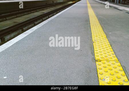 Bahnhof am Danziger Flughafen GDN in Polen Bahnsteig des Flughafens Lech Walesa in Gdansk, Polen. Bahnhof Danziger Flughafen Lotnisko Stockfoto