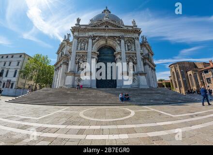 Venedig, Italien - 17. MAI 2019: Blick auf die Basilika Santa Maria della Salute in Venedig Stockfoto