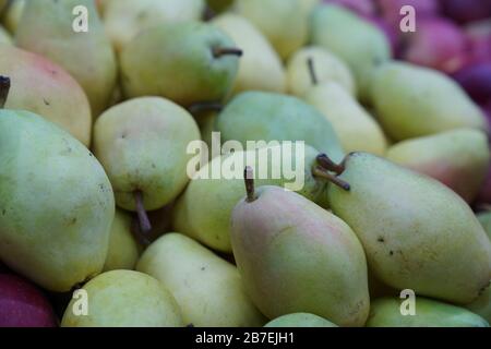 Obst und Gemüse auf biologischem Jahrmarkt-Foto Stockfoto