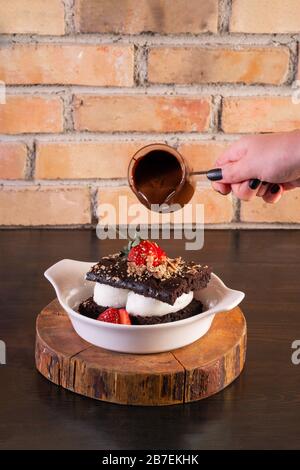 Strömender heißer Schuck auf Brownies Stock-Foto Stockfoto