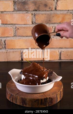 Strömender heißer Schuck auf Brownies Stock-Foto Stockfoto