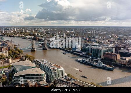 Blick über die Themse und die Stadt London vom Sky Garden, Großbritannien. Stockfoto
