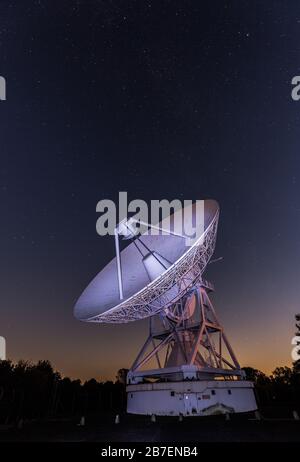 MERLIN-TELESKOP am Mullard Radio Astronomy Observatory in der Nähe von Cambridge, Großbritannien Stockfoto