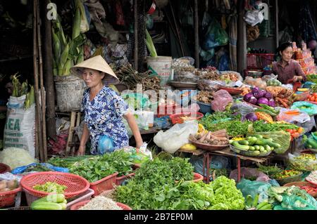 Gemüse auf dem Dong Ba-Markt in Hue, Vietnam Stockfoto