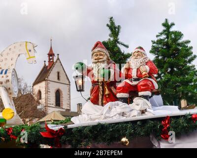 Basel, Schweiz - 2017, 17. Dezember: Innenstadt für die Weihnachtsfeiertage dekoriert Stockfoto