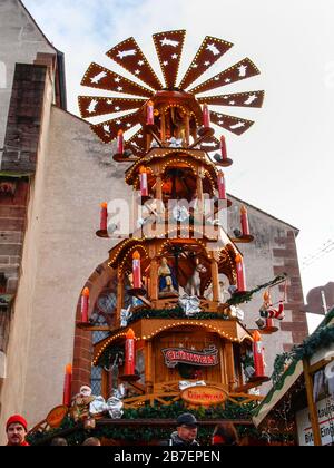 Basel, Schweiz - 2017, 17. Dezember: Innenstadt für die Weihnachtsfeiertage dekoriert Stockfoto