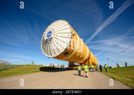 USA New Orleans - 08. Januar 2020 - NASA-Rakete für das Weltraumstartsystem von der Michoud Assembly Facility der NASA in New Orleans. Die Besatzungen zogen die Flight Hardwar Stockfoto