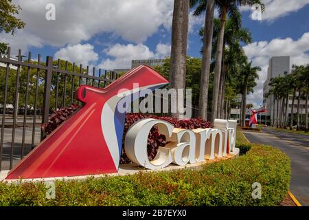 Carnival Cruise Lines in Miami Florida. Carnival Corporation, umfasst die Schwesterlinien Princess Cruises, Holland America Line und Cunard Stockfoto