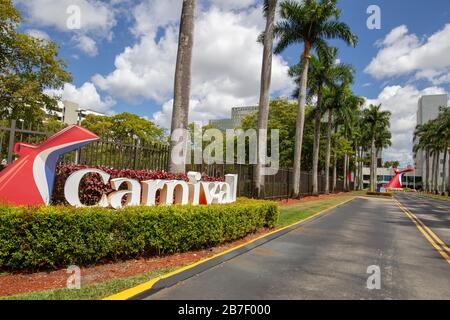 Carnival Cruise Lines in Miami Florida. Carnival Corporation, umfasst die Schwesterlinien Princess Cruises, Holland America Line und Cunard Stockfoto