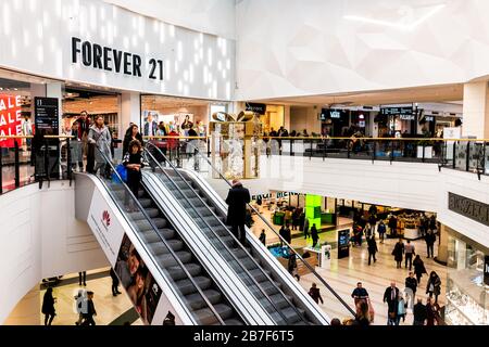 Warschau, Polen - 23. Dezember 2019: Schaufensterabzeichen für Immer 21 fast Mode-Shop-Boutiquen, die Bekleidung im Westfield Arkadia sh verkaufen Stockfoto