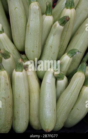 Obst und Gemüse auf biologischem Jahrmarkt-Foto Stockfoto