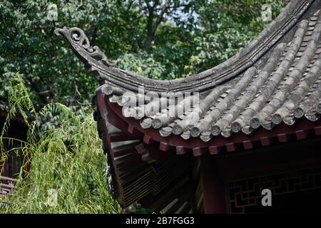 Park des gelben Kranturms: Details zur Architektur der Pavillons. Wuhan, China Stockfoto