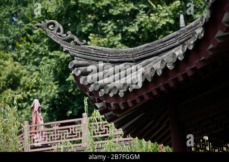 Park des gelben Kranturms: Details zur Architektur der Pavillons. Wuhan, China Stockfoto