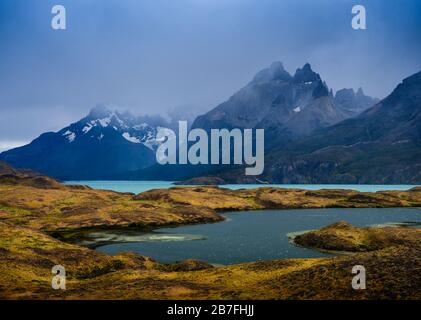 NATIONALPARK TORRES DEL PAINE, CHILE - CIRCA FEBRUAR 2019: Nordenskjold Lake im Torres del Paine National Park, Chile. Stockfoto