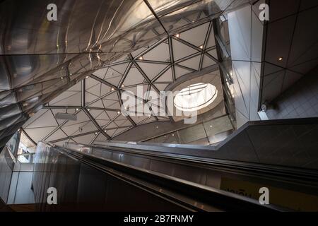 Moderne Architektur an der MRT-Station Hua Lamphong in Bangkok, Thailand Stockfoto