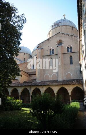 Kreuzgang Der Antoniusbasilika In Padua, Italien Stockfoto