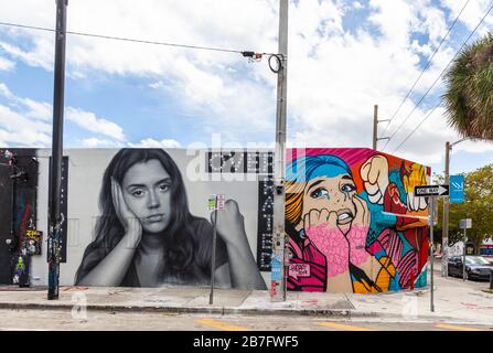 Außenwände mit künstlerischen Graffitis, Wynwood Art District, Miami, Florida, Großbritannien. Stockfoto