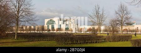 Seitenansicht (Panoramaformat) im Bundeskanzleramt. Wohnsitz des deutschen Kanzlers. Stockfoto