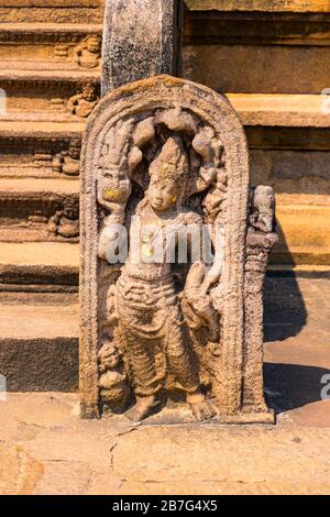 Sri Lanka Anuradhapura Isurumuni Rock Temple Kloster 3 BC gebaut König Devanampiya Tissa heiligen Schrein Stein Schnitzerei Skulptur Wache Steinfigur Stockfoto