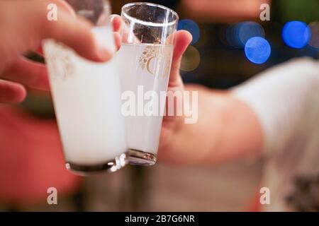 Traditionelles türkisches Alkoholgetränk Raki Stockfoto