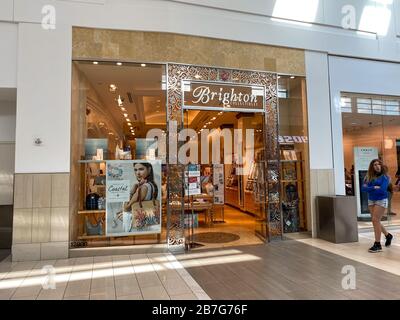 Orlando, FL/USA-2/17/20: Ein Brighton Collectibles Einzelhandelsgeschäft in einem Einkaufszentrum in Orlando, Florida. Stockfoto