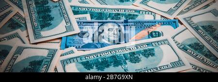 Bargeld von Hundert-euro-Scheine, Dollar, Hintergrundbild. Ein Haufen von Hundert US-Banknoten Stockfoto