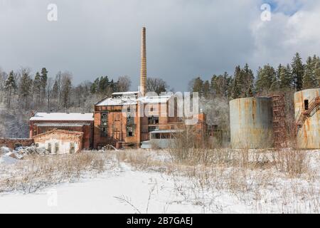 Stadt Ligatne, Lettland. Alte und verlassene Papierfabrik, die nicht mehr funktioniert.14.03.2020
