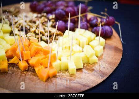 Käse- und Nussplatte mischen Stockfoto