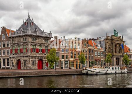 Die historische Stadt skaliert in Haarlem Stockfoto