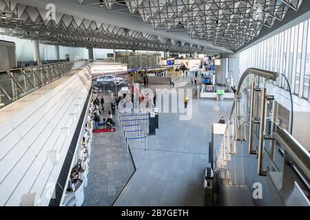 16. März 2020, Hessen, Frankfurt am Main: Übersicht Terminal 1 des Flughafens Frankfurt. Aufgrund der Corona-Pandemie werden zahlreiche Flüge gestrichen. Foto: Silas Stein / dpa Stockfoto