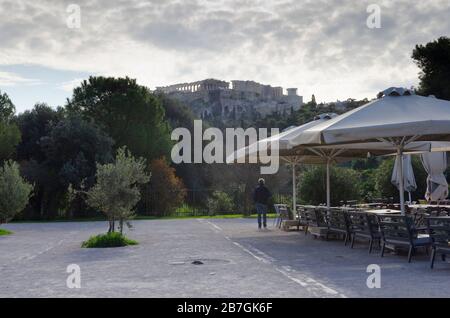 ATHEN, GRIECHENLAND - 03. März 2020 - der Parthenon von Thissio im Zentrum Athens Griechenland aus gesehen Stockfoto