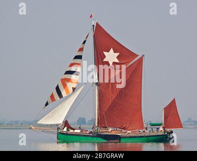 Der Thames Segelkahn Kitty im vollen Segel Stockfoto