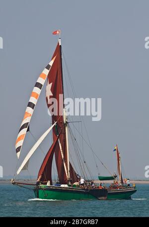 Der Thames Segelkahn Kitty im vollen Segel Stockfoto