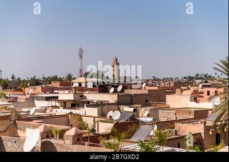 Der Blick über die Dächer von Marrakesch vom El Badii-Palast, Marokko Stockfoto