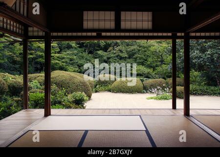 Schöner offener Pavillon des Shisen-do-Tempels in Kyoto Stockfoto