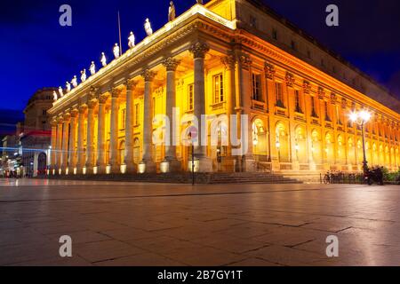 Grand Theatre de Bordeaux beleuchtete in der Nacht Stockfoto