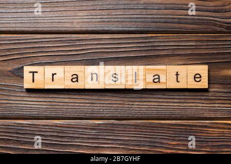 Übersetzen Wort auf Holz Block geschrieben. Translate text auf Holz- Tabelle für Ihr Design, Konzept. Stockfoto