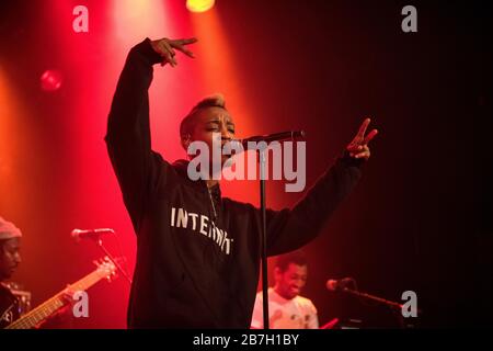 Kopenhagen, Dänemark. 15. August 2016. Die amerikanische Neo-Soul-Band The Internet führt ein Live-Konzert im Pumpehuset in Kopenhagen durch. Ihre Sängerin Syd ist live auf der Bühne zu sehen (Foto: Gonzales Foto - Rod Clemen). Stockfoto