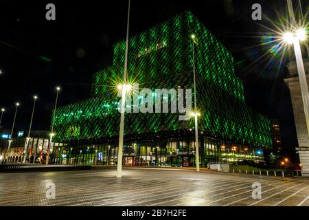 Die Library of Birmingham schließt sich der Global Greenings-Kampagne von Tourism Ireland zum St. Patrick's Day an, der am Dienstag, dem 17. März stattfindet. Stockfoto